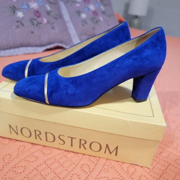 Nordstrom Women's 2" Heel - Cobalt Blue Suede w/Gold Pipe.  SZ - 8. Exc. Cond! - Picture 1 of 5